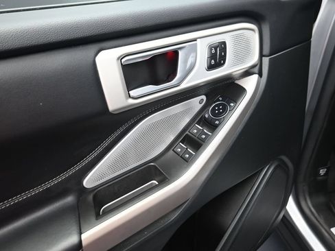 Used 2023 Ford Explorer Limited w/ Limited Technology Package RWD image 6