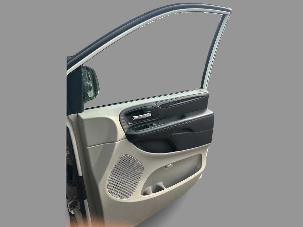 Used 2013 Dodge Grand Caravan SE w/ SE Plus Group FWD image 27