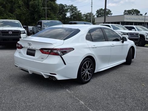 Used 2022 Toyota Camry SE FWD image 6