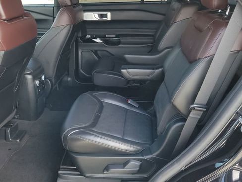 Certified 2023 Ford Explorer Platinum w/ Technology Package AWD/4WD image 8