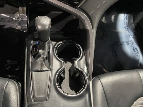 Used 2019 Toyota Camry SE image 15