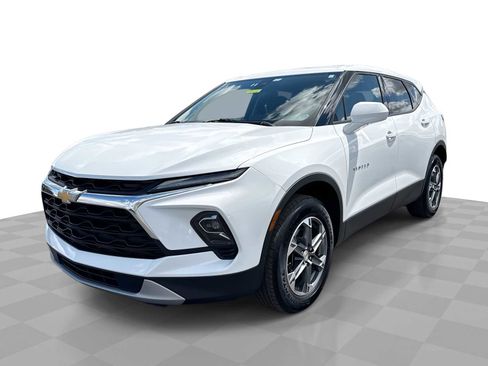 Used 2025 Chevrolet Blazer LT FWD image 1