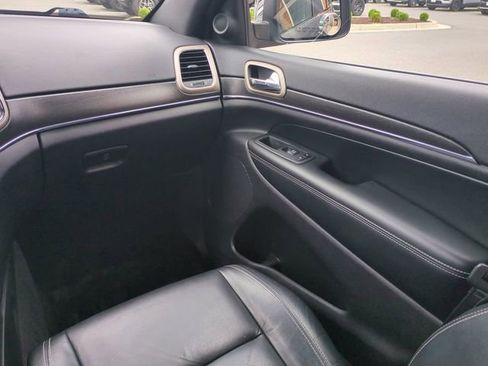 Used 2017 Jeep Grand Cherokee Limited AWD/4WD image 17