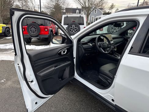 New 2026 Jeep Compass Latitude image 11