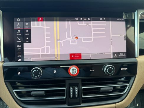 Certified 2025 Porsche Macan AWD/4WD image 26