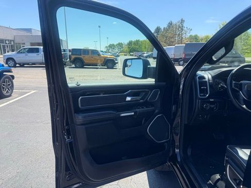 Used 2019 RAM 1500 Laramie AWD/4WD image 11