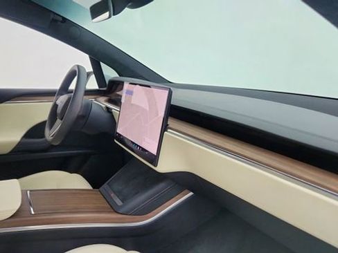 Used 2024 Tesla Model X image 19
