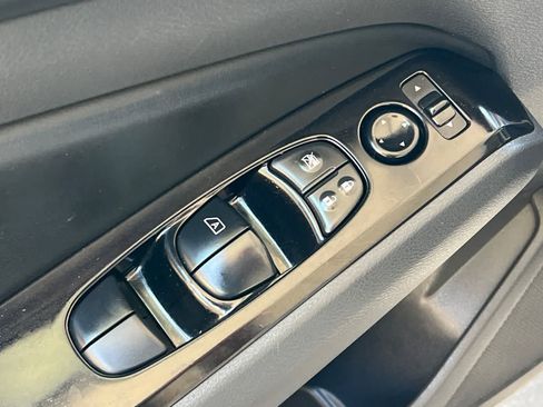 Used 2023 Nissan Altima 2.5 SV FWD image 14