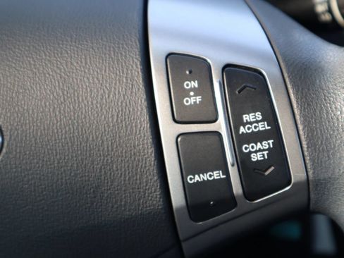 Used 2010 Hyundai Elantra GLS FWD image 23