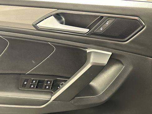 Used 2024 Volkswagen Tiguan SE image 18