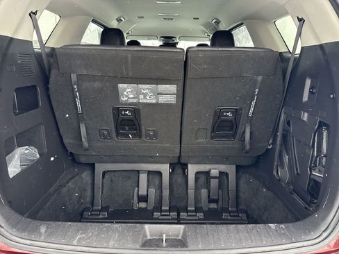 Used 2024 Kia Carnival LX image 20