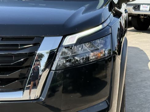 Used 2025 Nissan Pathfinder SV AWD/4WD image 8