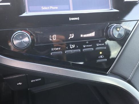 Used 2020 Toyota Camry SE FWD image 20