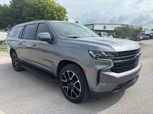 Used 2021 Chevrolet Suburban RST AWD/4WD image 3