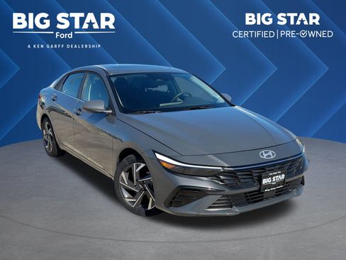 Used 2025 Hyundai Elantra SEL image 1