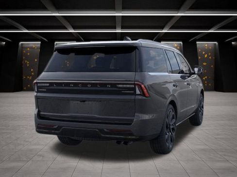 New 2026 Lincoln Navigator Reserve image 8