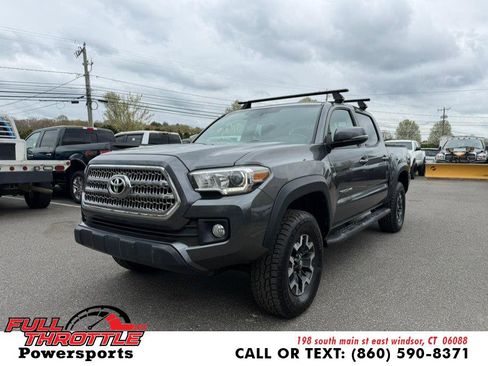 Used 2016 Toyota Tacoma TRD Off-Road w/ Premium & Technology Package AWD/4WD image 4