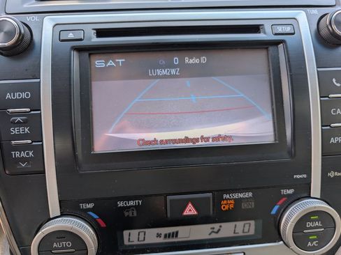 Used 2013 Toyota Camry XLE w/ Convenience Pkg FWD image 14