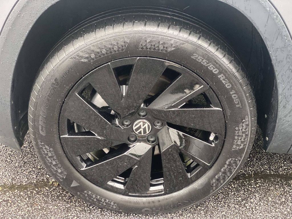 Used 2024 Volkswagen Atlas SE FWD image 12