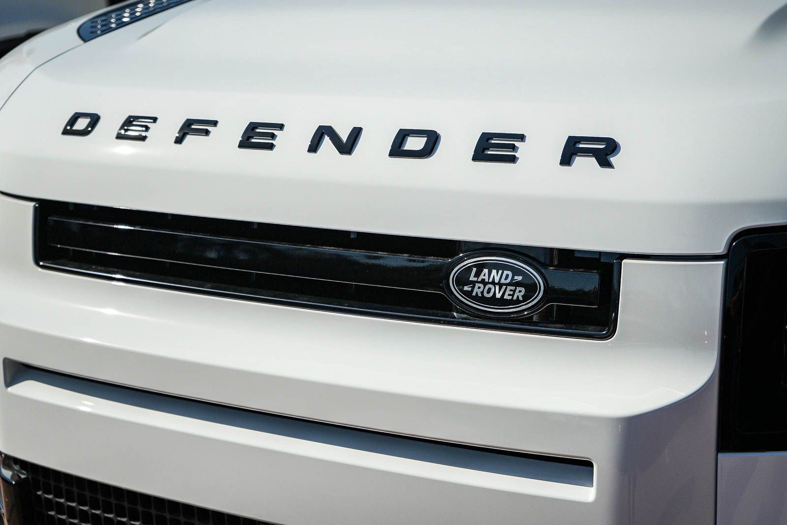 New 2026 Land Rover Defender 110 S AWD/4WD image 9