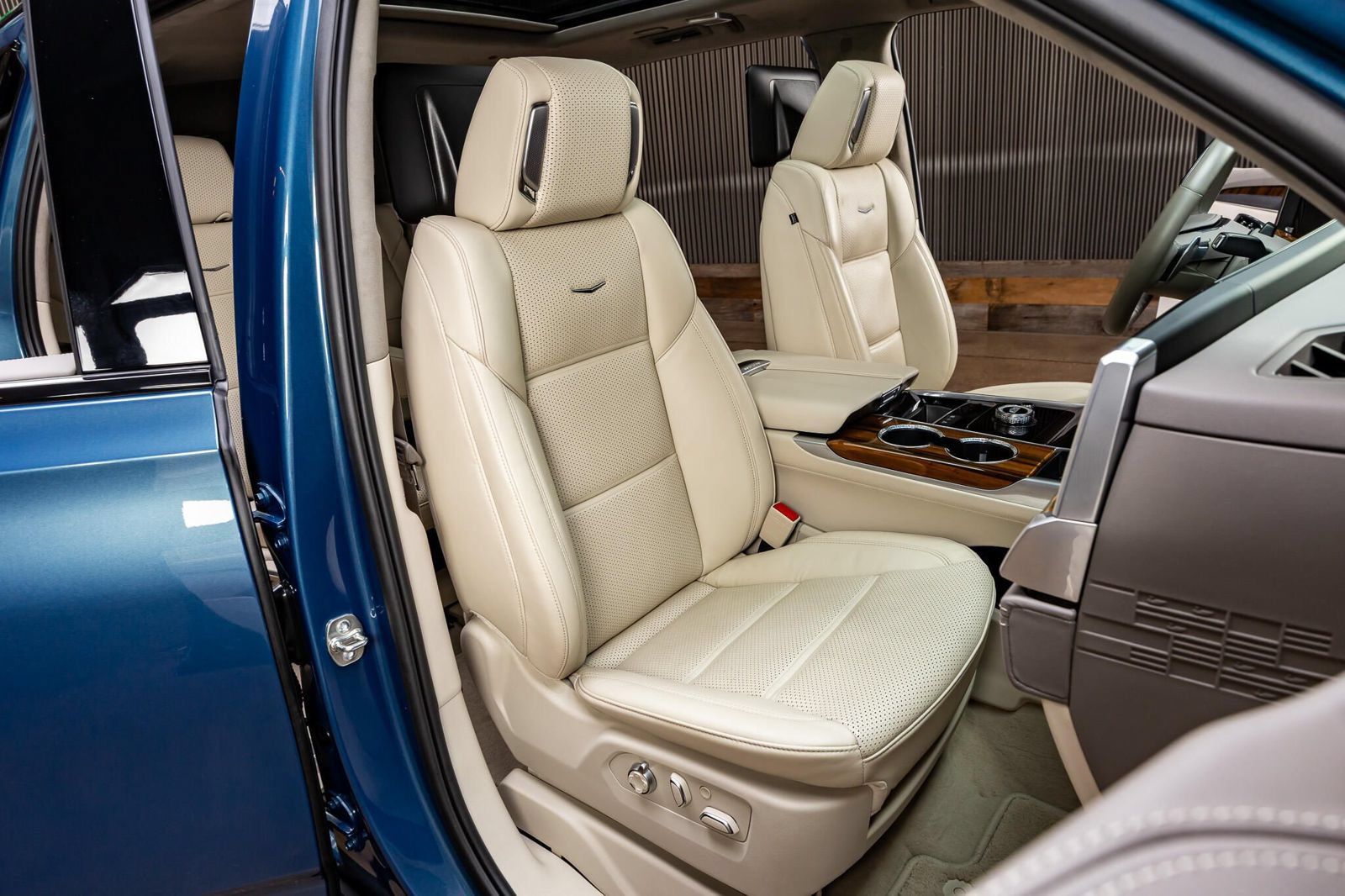 Used 2025 Cadillac Escalade Sport Platinum AWD/4WD image 32