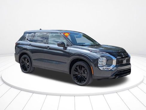 New 2026 Mitsubishi Outlander LE FWD image 2