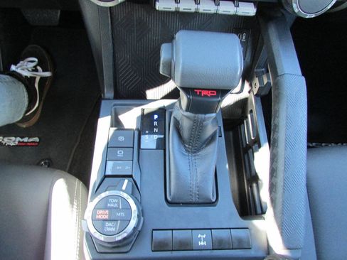 Used 2025 Toyota Tacoma TRD Off-Road image 27