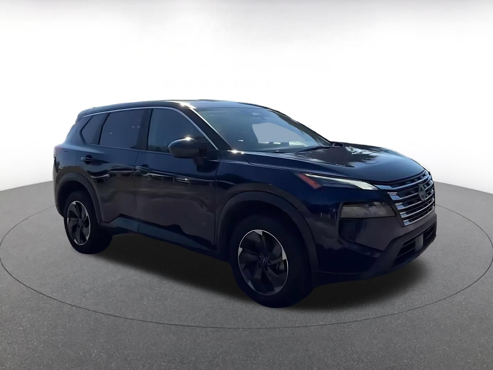 Used 2025 Nissan Rogue SV AWD/4WD image 2
