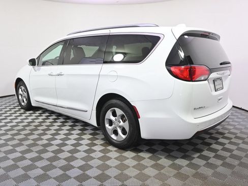 Used 2017 Chrysler Pacifica Touring-L Plus FWD image 3