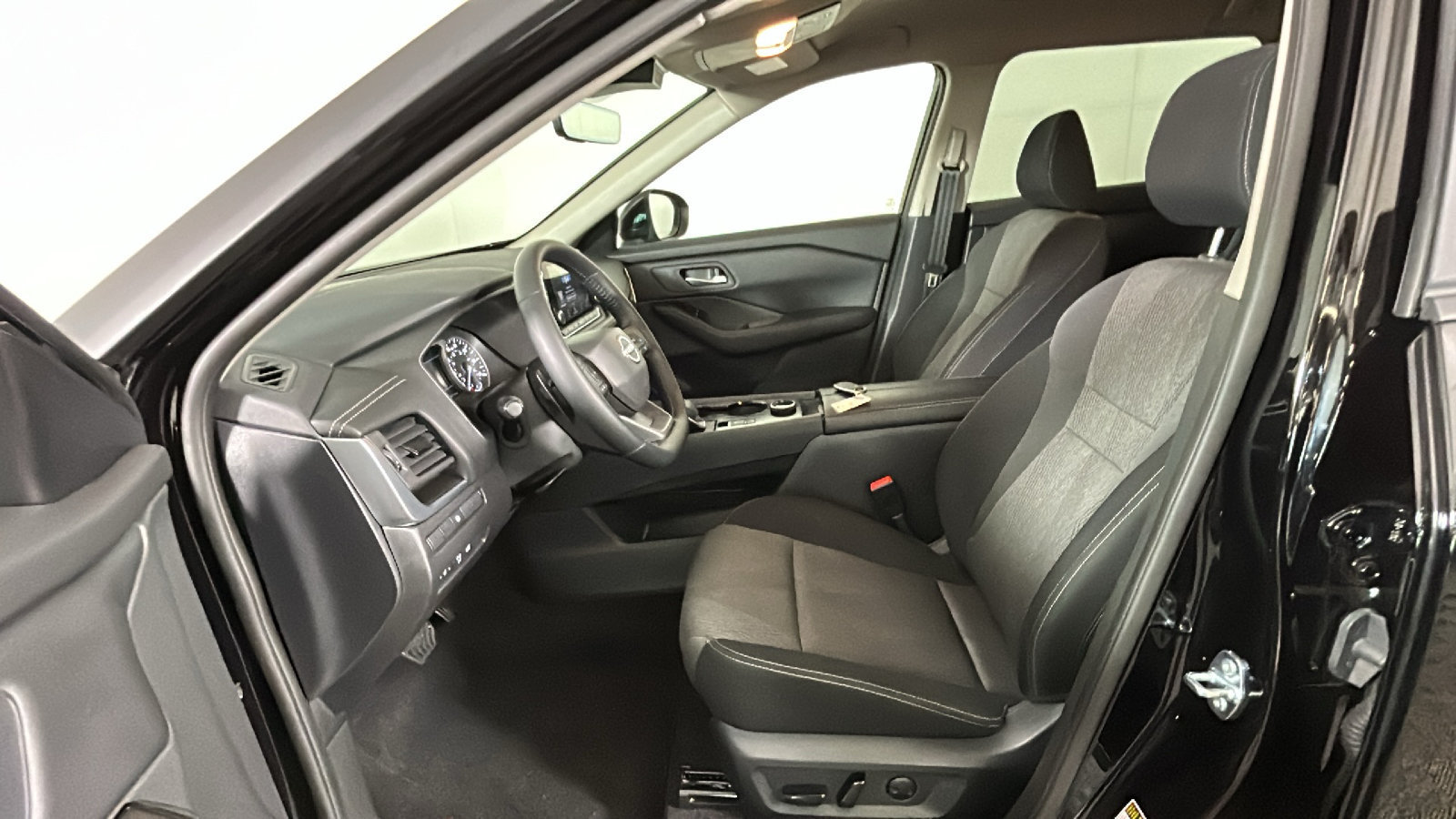 Certified 2026 Nissan Rogue SV w/ Cold Weather Package AWD/4WD image 15