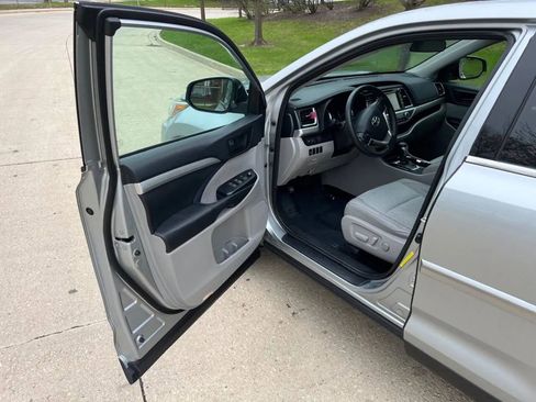 Used 2019 Toyota Highlander Plus image 26