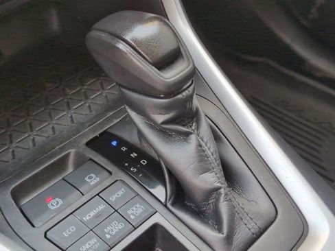 Used 2022 Toyota RAV4 LE AWD/4WD image 15