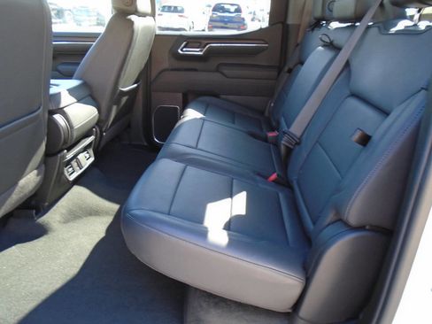 Used 2025 GMC Sierra 1500 SLT image 10