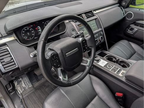 Used 2020 Land Rover Discovery Landmark AWD/4WD image 18