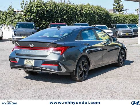 New 2026 Hyundai Elantra SEL Sport FWD image 4