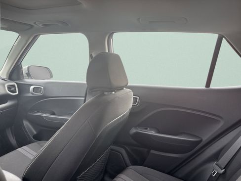 Used 2025 Hyundai Venue SEL FWD image 14
