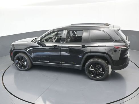 Used 2023 Jeep Grand Cherokee Limited w/ Black Appearance Package image 51