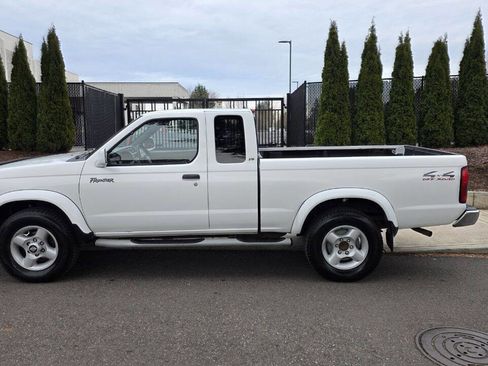 Used 2000 Nissan Frontier XE image 8