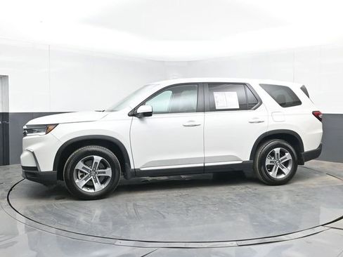Used 2025 Honda Pilot EX-L image 11