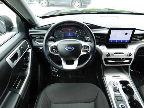 Used 2023 Ford Explorer XLT AWD/4WD image 16