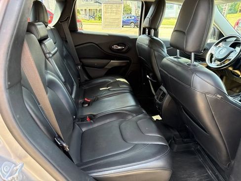 Used 2019 Jeep Cherokee Limited AWD/4WD image 37