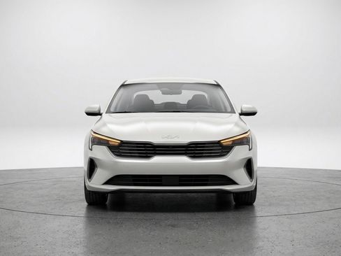 Used 2025 Kia K4 FWD image 2