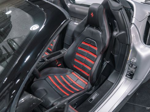 Used 2022 Ferrari SF90 Spider image 17