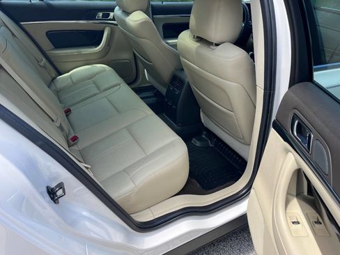 Used 2014 Lincoln MKS AWD w/ Equipment Group 201A image 21