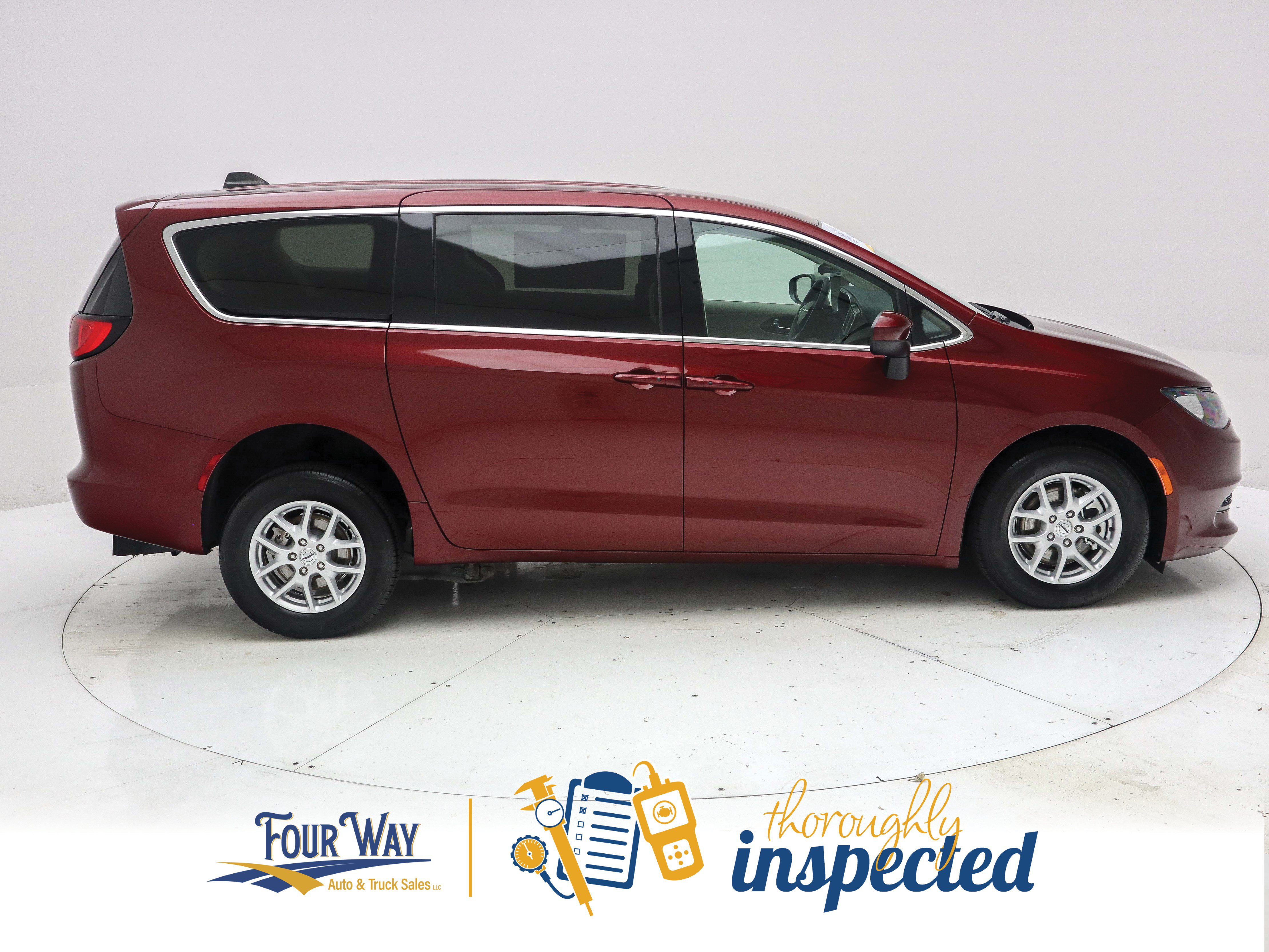 Used 2023 Chrysler Voyager LX FWD image 3