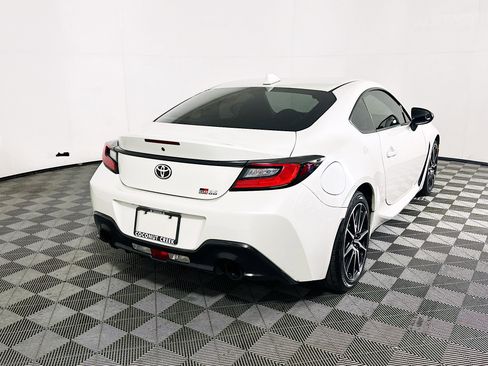 Used 2022 Toyota GR86 w/ ALL Weather Mat Package (TMS) RWD image 3
