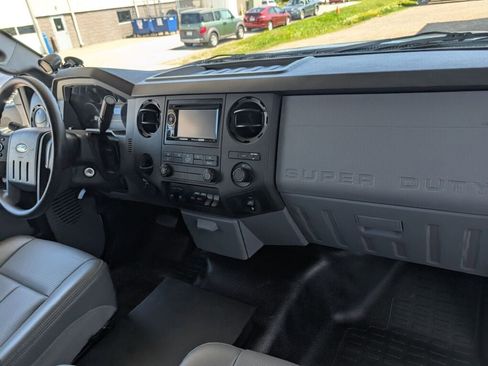 Used 2014 Ford F550 2WD Regular Cab Super Duty image 28