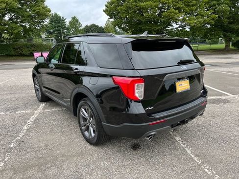 Used 2023 Ford Explorer XLT w/ Equipment Group 202A AWD/4WD image 7