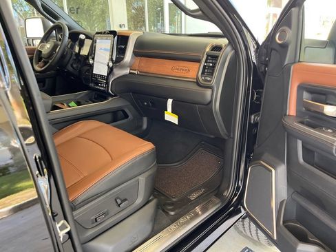 Used 2024 RAM 2500 Limited AWD/4WD image 28