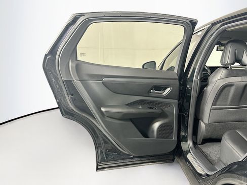 Used 2023 Nissan Ariya FWD image 28